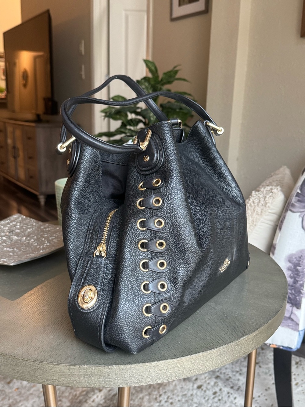 Coach Edie Shoulder Bag 31, black pebbled leather and gold hardware - Picture 2 of 6